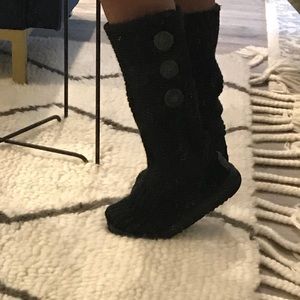 UGG women’s Classic Cardy Boot- Size 5